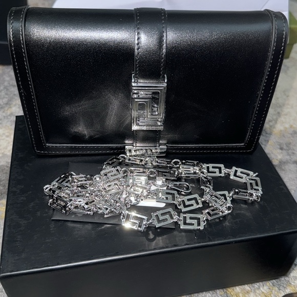 Versace
Greca Goddess mini bag - Picture 9 of 9